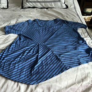 Striped blue/black ruched top